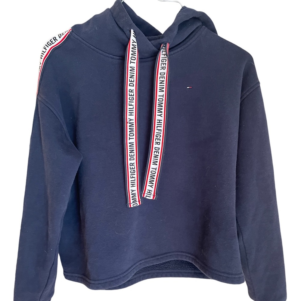 ✨ Tommy Hilfiger slightly cropped hoodie✨